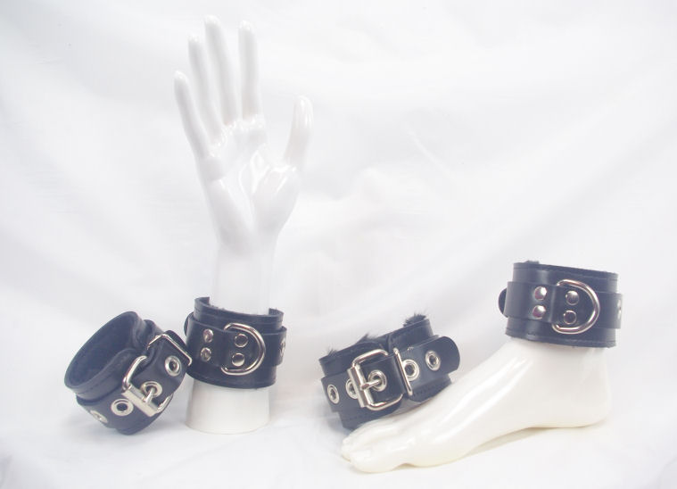 Black Leather Lined Set of Restraints with Roller Black Leather Lined Set of Restraints with Roller