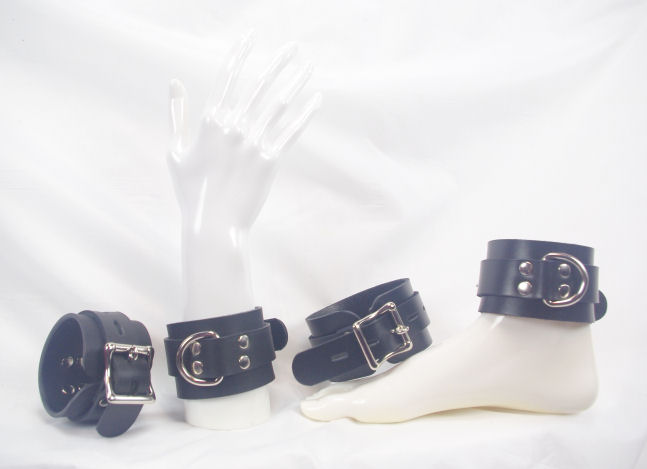Black Leather Locking Buckle Set of Restraints - Click Image to Close